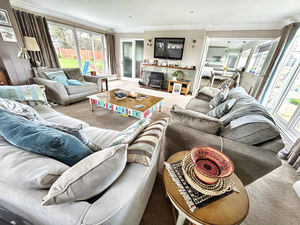 Lounge- click for photo gallery